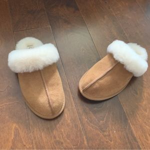 UGG slippers sz 7 NWOT